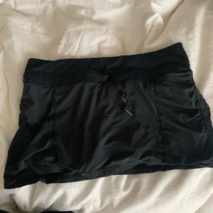 Lululemon black skirt